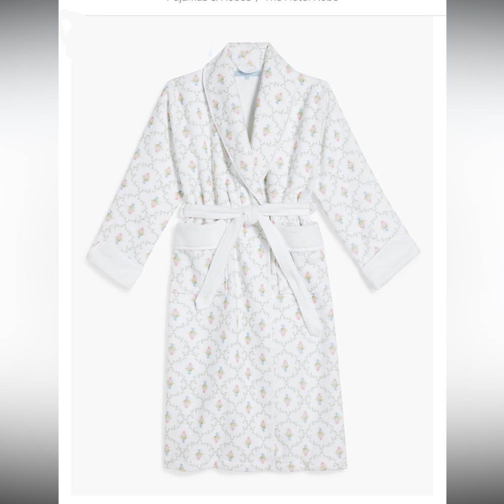 Hill House White Pastel Trellis Hotel Robe